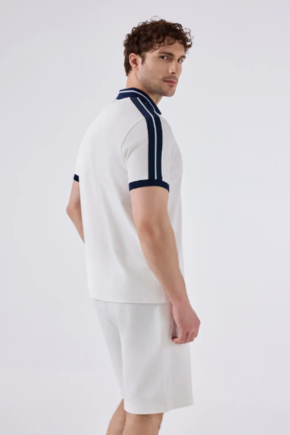 Ellesse Erkek Off White Tişört 6SM5016