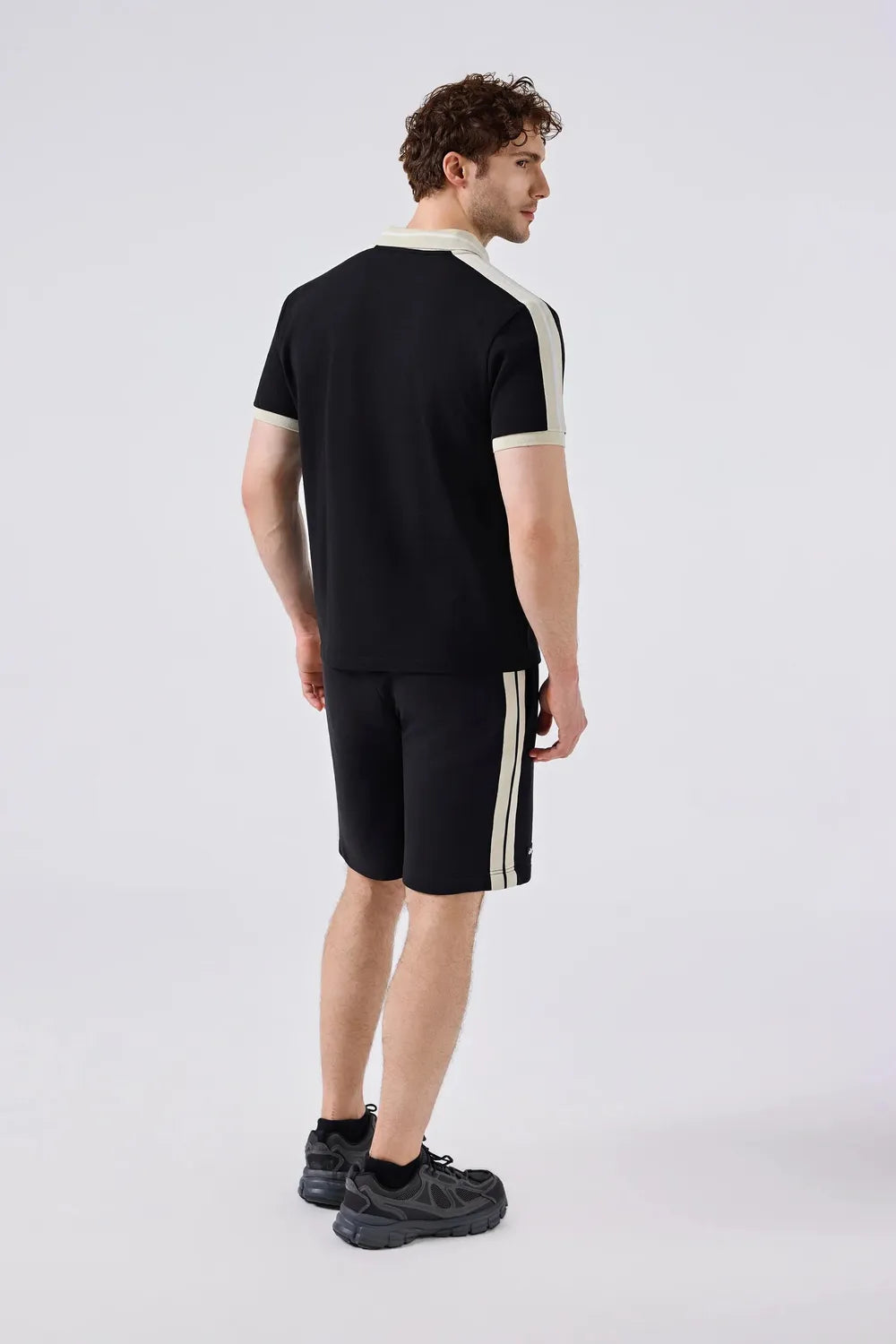 Ellesse Erkek Si̇yah Çizgi Detay Şort 6SM4007